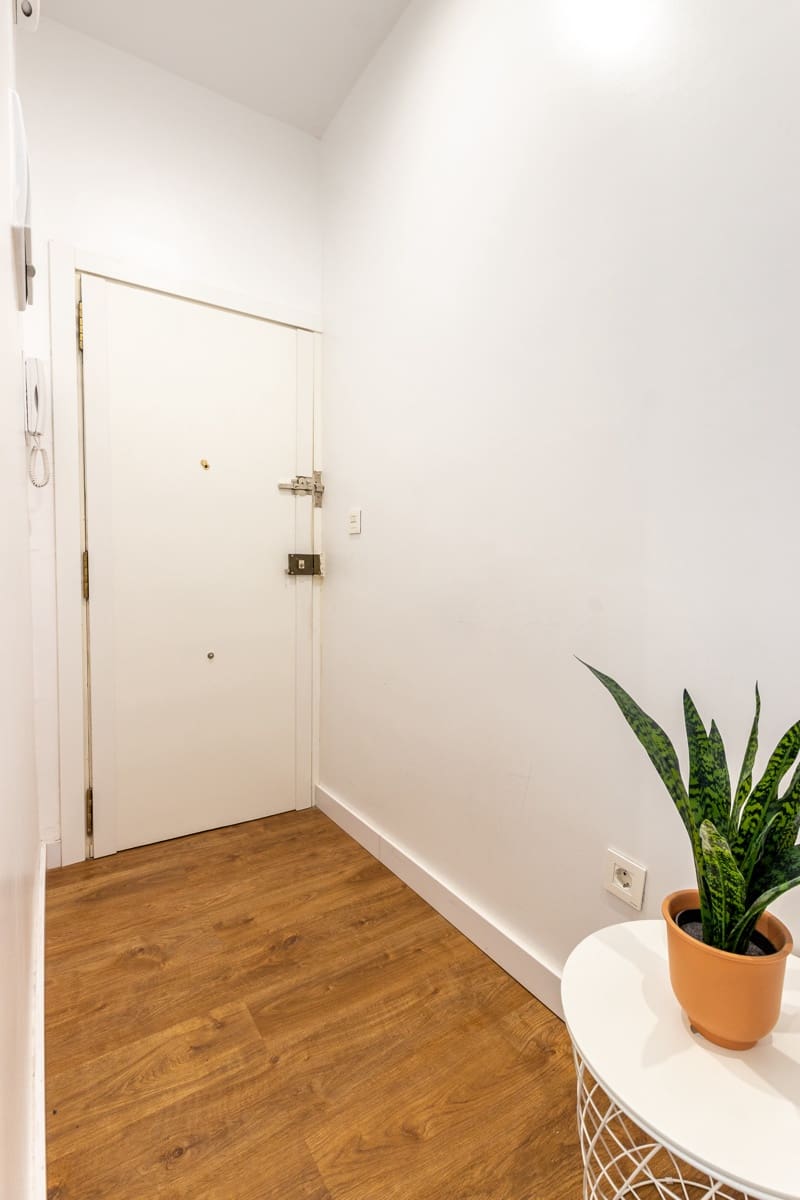 2 soverom Leilighet til leie i Alicante by - € 1 000 (Ref: 9215702)