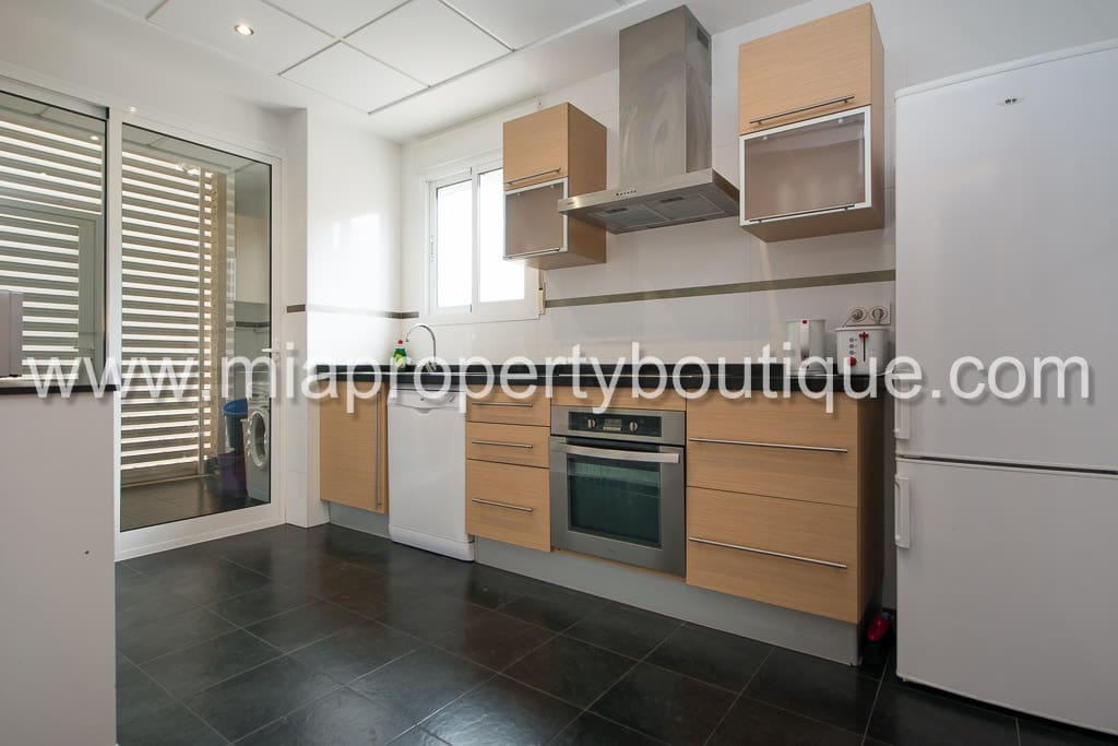 3 sovrum Lägenhet till salu i Alicante stad med pool garage - 339 000 € (Ref: 9215735)