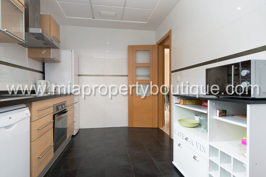 3 sovrum Lägenhet till salu i Alicante stad med pool garage - 339 000 € (Ref: 9215735)