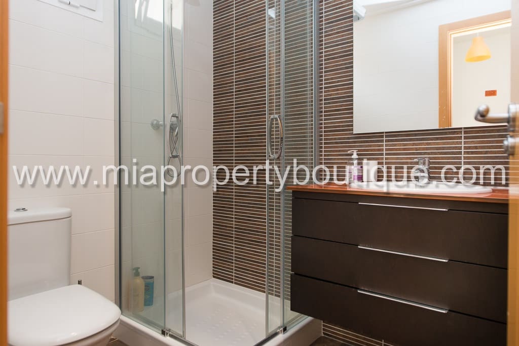 3 sovrum Lägenhet till salu i Alicante stad med pool garage - 339 000 € (Ref: 9215735)