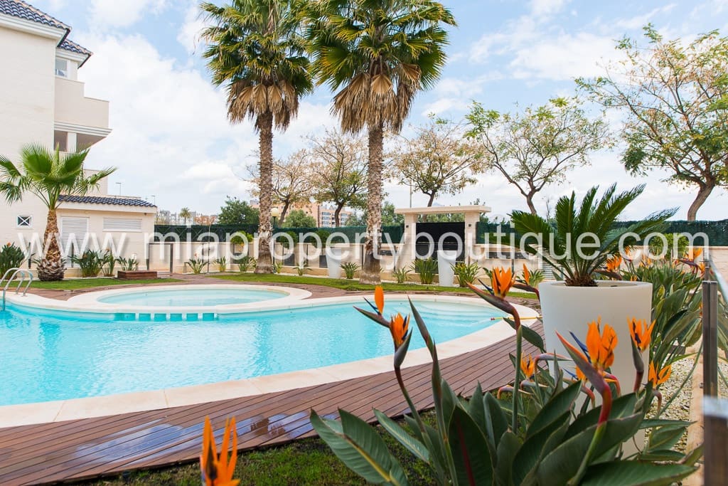 3 sovrum Lägenhet till salu i Alicante stad med pool garage - 339 000 € (Ref: 9215735)