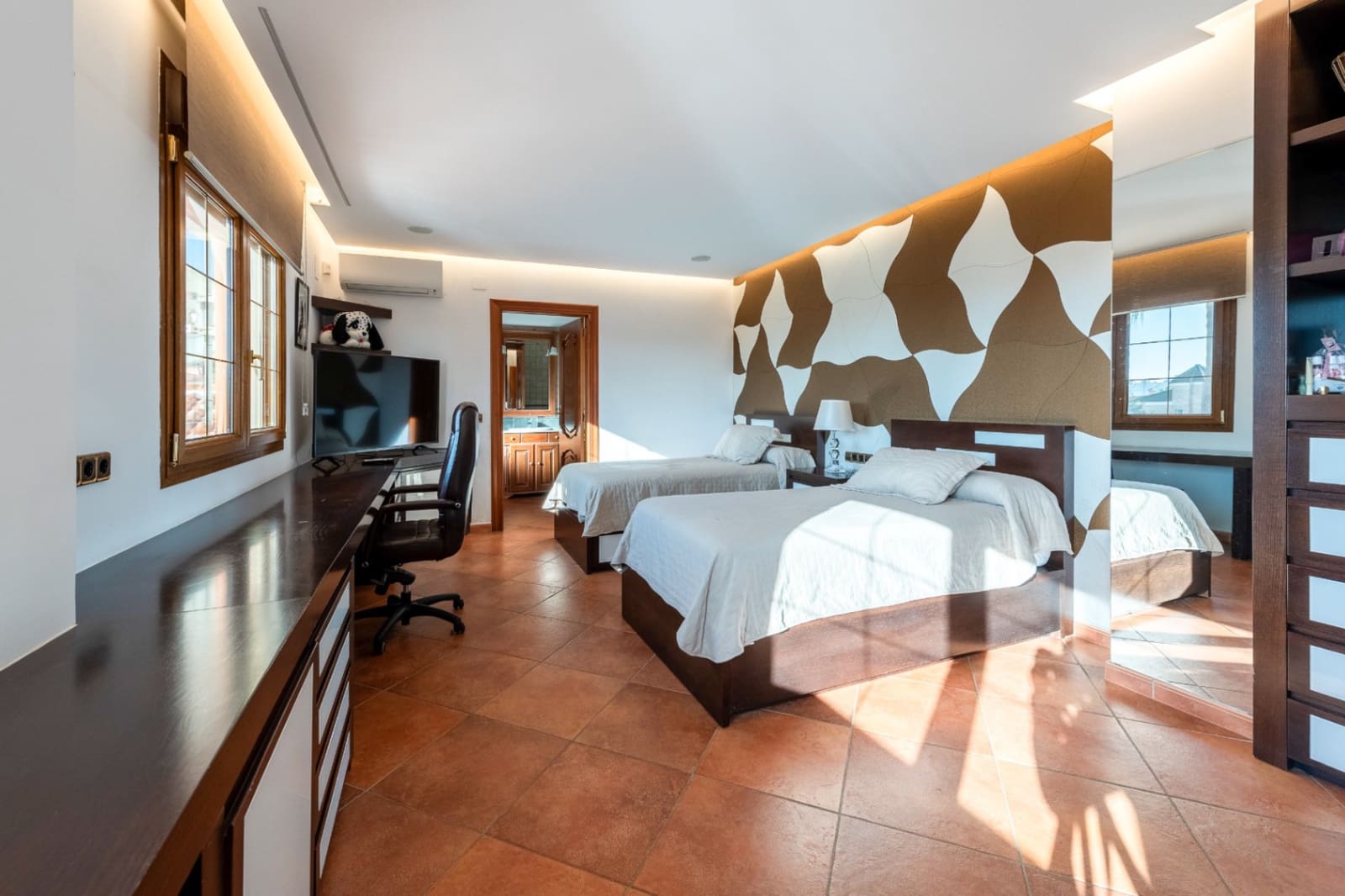 4 bedroom Villa for sale in Calpe / Calp with pool garage - € 2,520,000 (Ref: 8787992)