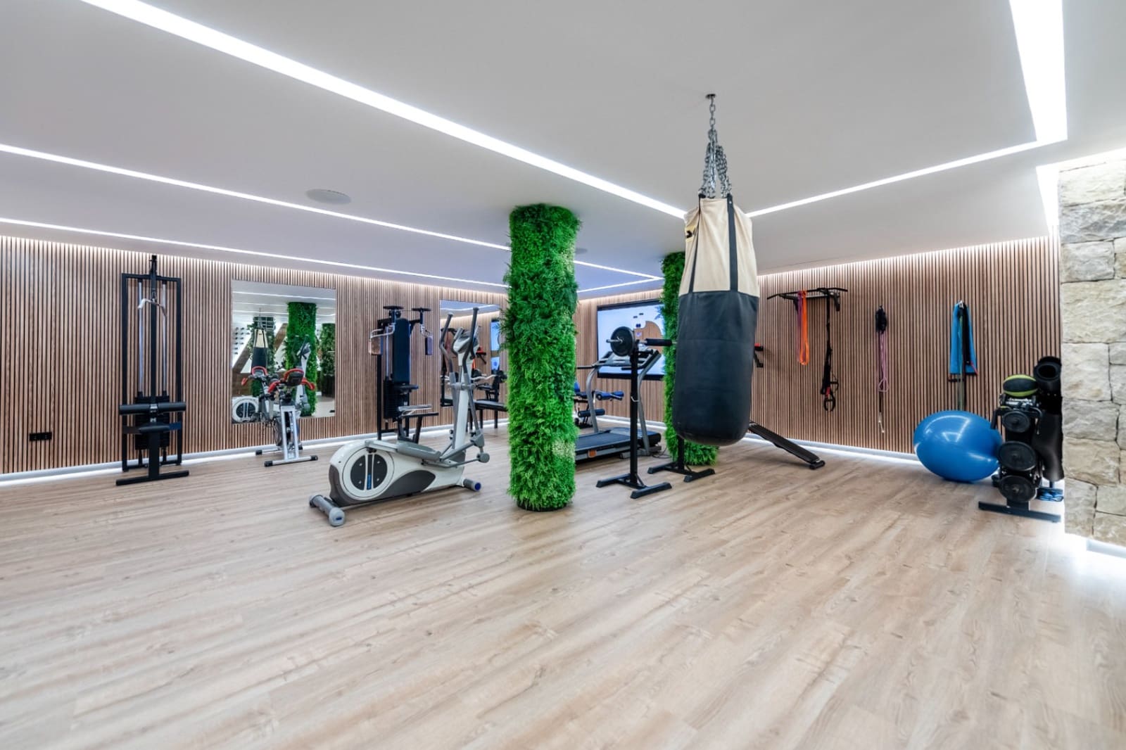 4 bedroom Villa for sale in Calpe / Calp with pool garage - € 2,520,000 (Ref: 8787992)