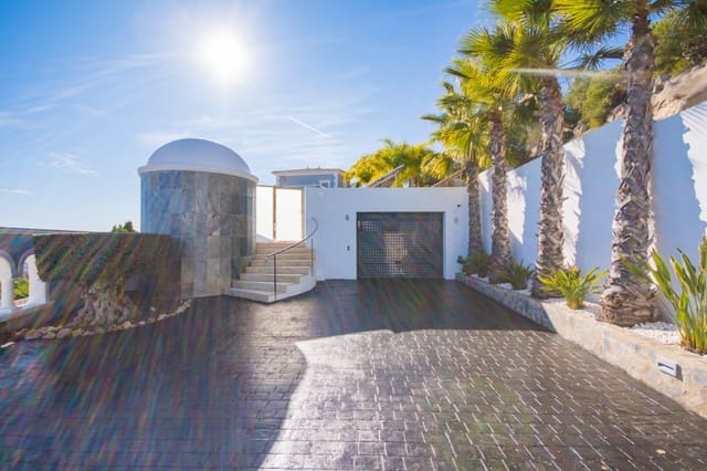 4 makuuhuone Huvila myytävänä paikassa Benissa mukana uima-altaan - 1 800 000 € (Ref: 8989970)