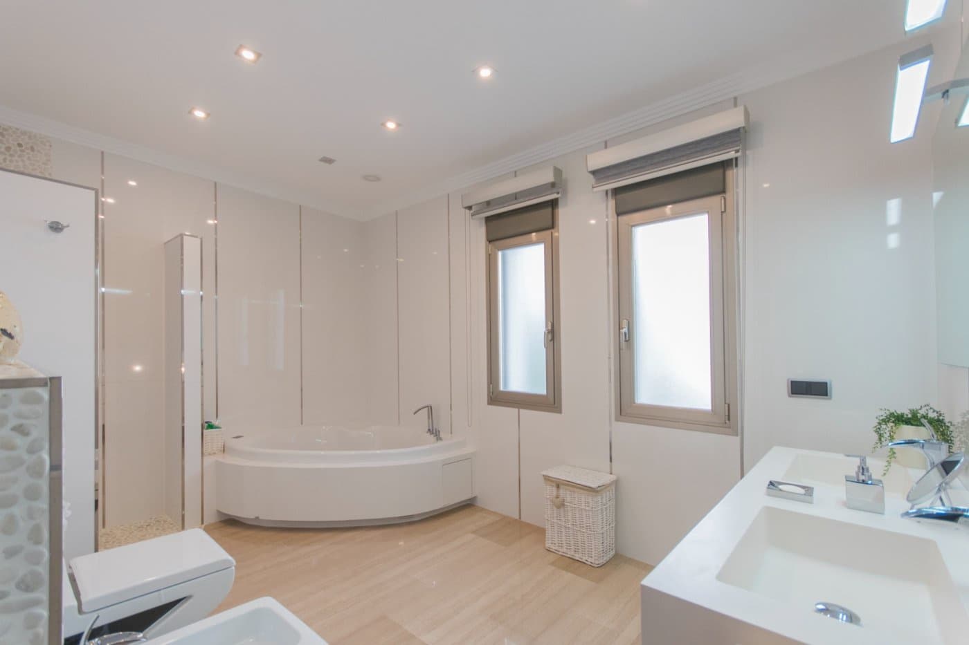 4 bedroom Villa for sale in Benissa with pool - € 1,800,000 (Ref: 8989970)