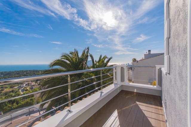 4 makuuhuone Huvila myytävänä paikassa Benissa mukana uima-altaan - 1 800 000 € (Ref: 8989970)