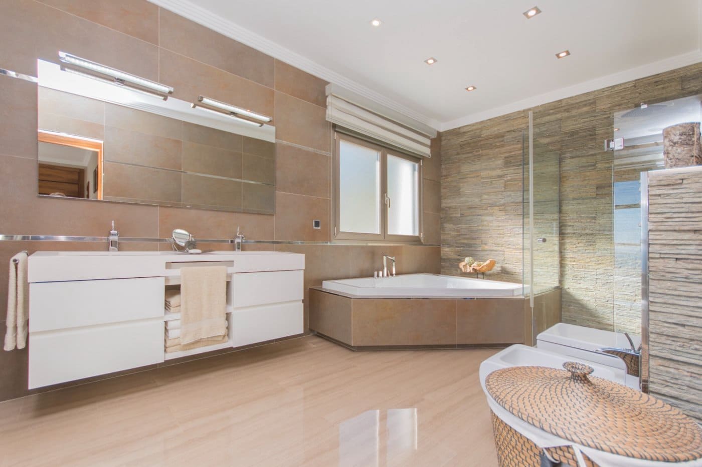 4 bedroom Villa for sale in Benissa with pool - € 1,800,000 (Ref: 8989970)