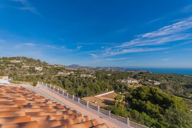 4 makuuhuone Huvila myytävänä paikassa Benissa mukana uima-altaan - 1 800 000 € (Ref: 8989970)