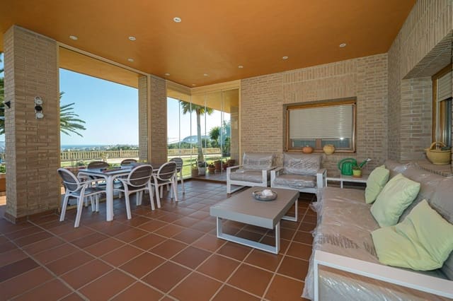 5 bedroom Villa for sale in Calpe / Calp with pool garage - € 2,200,000 (Ref: 9003895)