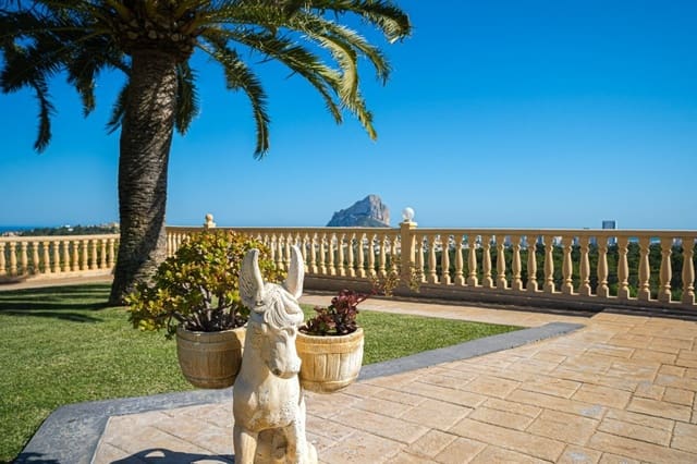 5 bedroom Villa for sale in Calpe / Calp with pool garage - € 2,200,000 (Ref: 9003895)