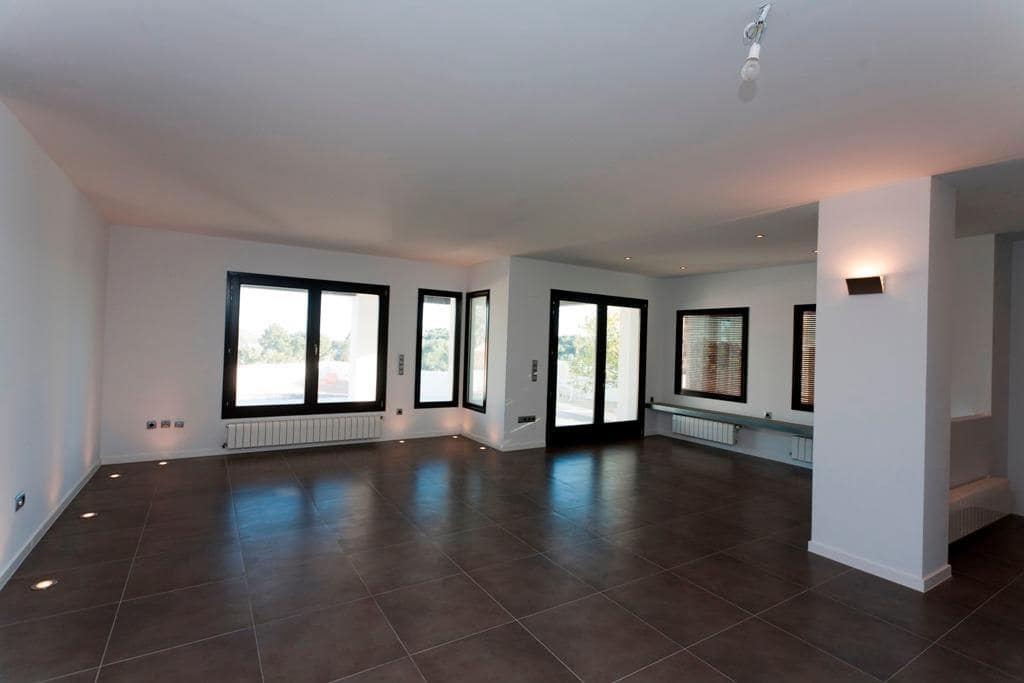 3 bedroom Villa for sale in Moraira with pool - € 1,440,000 (Ref: 9009175)