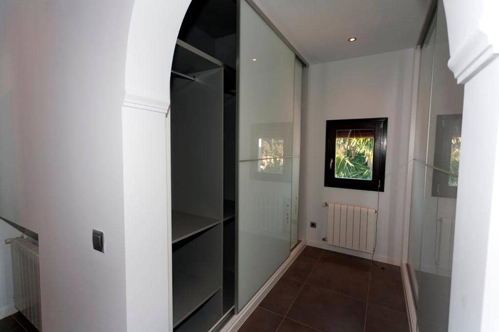 3 bedroom Villa for sale in Moraira with pool - € 1,440,000 (Ref: 9009175)