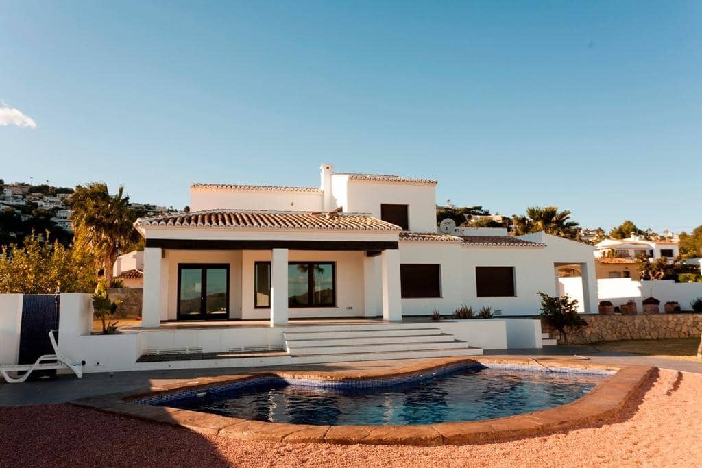 3 bedroom Villa for sale in Moraira with pool - € 1,440,000 (Ref: 9009175)