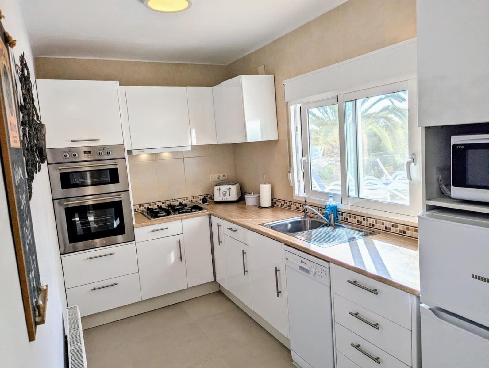 5 bedroom Villa for sale in Moraira with pool garage - € 1,895,000 (Ref: 9013231)