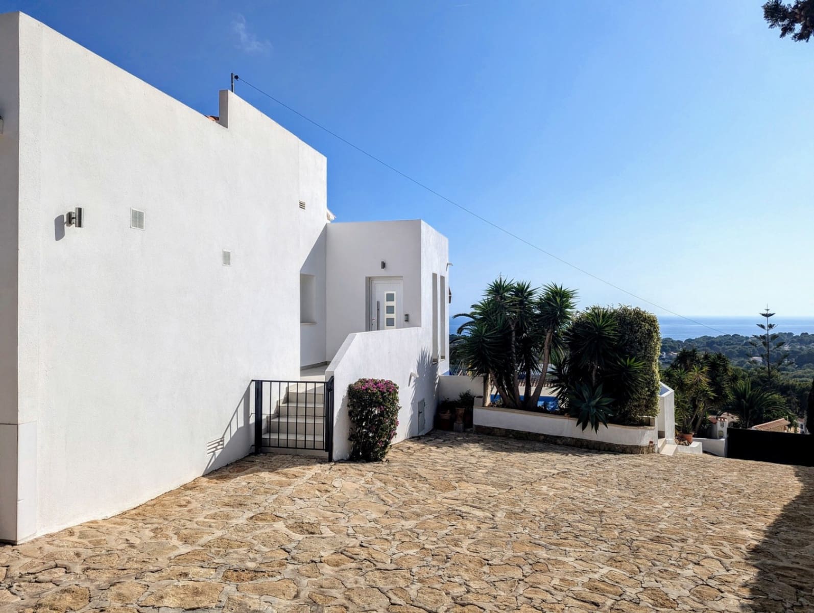 5 bedroom Villa for sale in Moraira with pool garage - € 1,895,000 (Ref: 9013231)