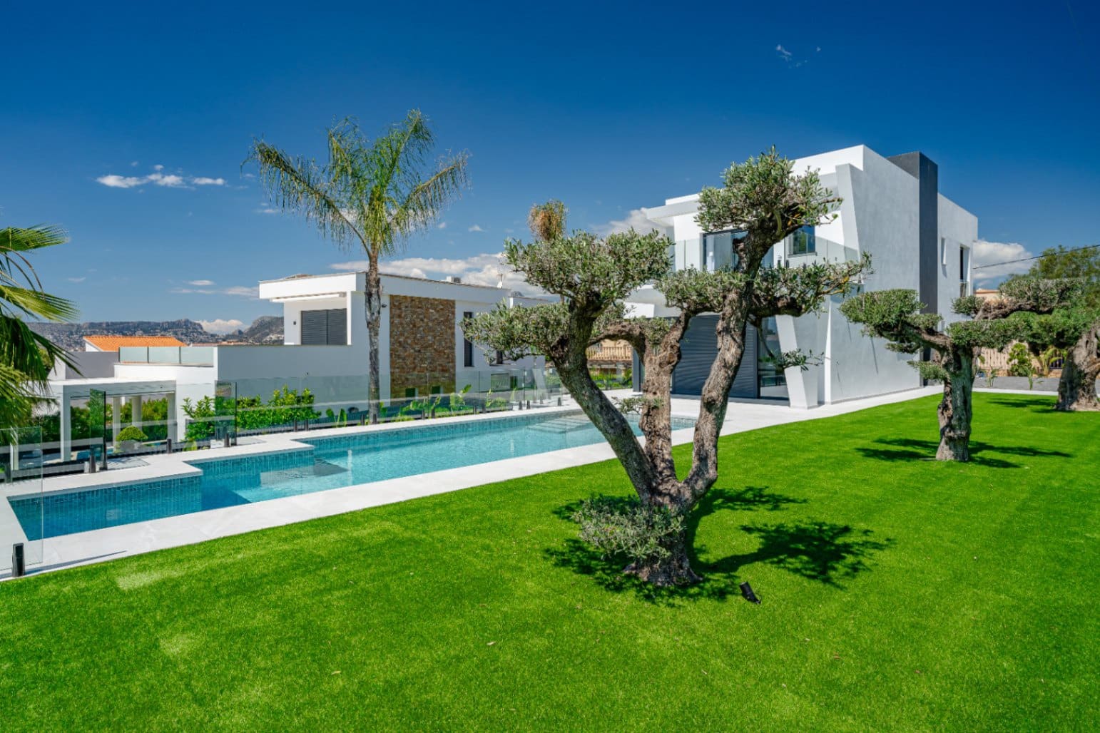 4 bedroom Villa for sale in Calpe / Calp with pool garage - € 1,520,000 (Ref: 9043944)