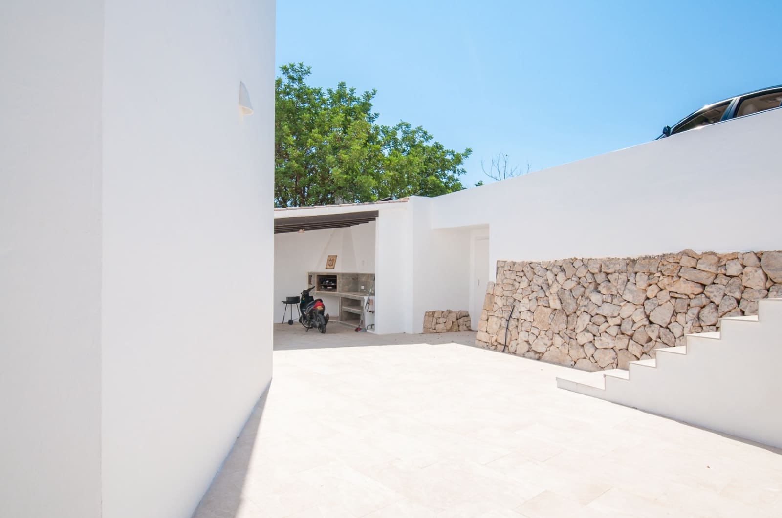 5 bedroom Villa for sale in Moraira with garage - € 1,400,000 (Ref: 9128789)