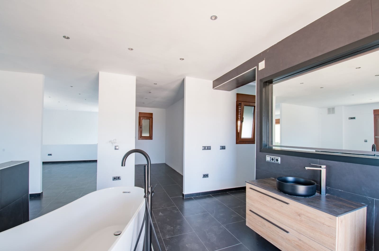 5 bedroom Villa for sale in Moraira with garage - € 1,400,000 (Ref: 9128789)