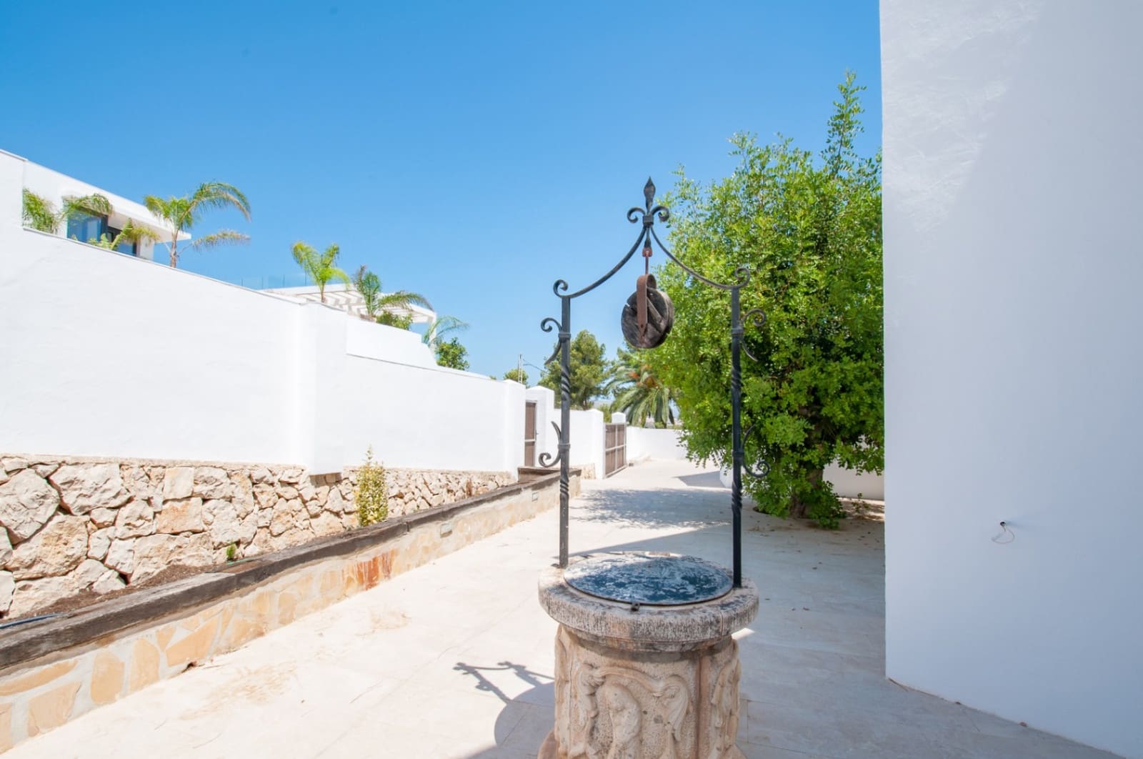 5 bedroom Villa for sale in Moraira with garage - € 1,400,000 (Ref: 9128789)