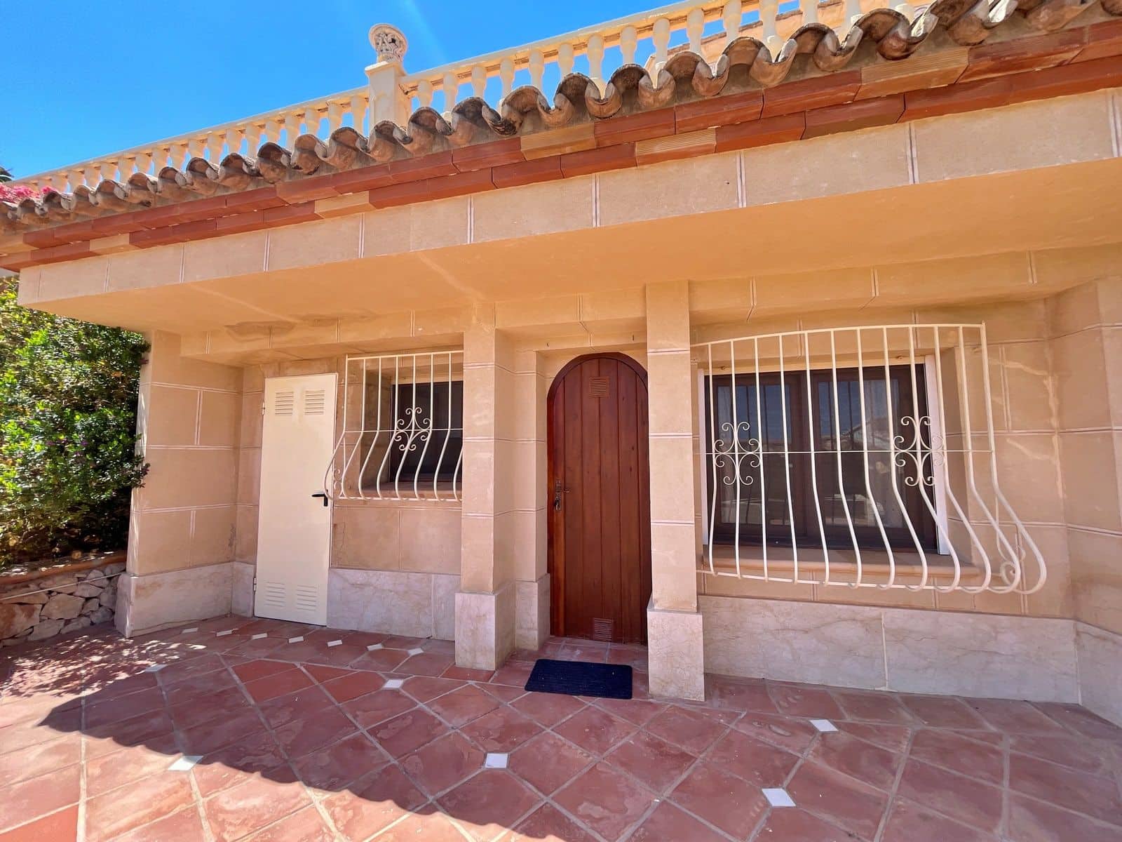 4 bedroom Villa for sale in Teulada with pool garage - € 899,000 (Ref: 9181872)
