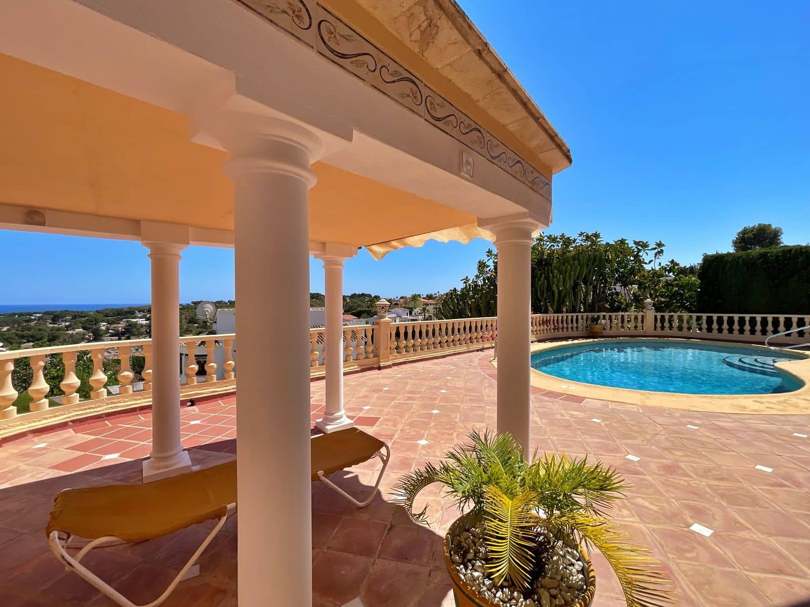 4 bedroom Villa for sale in Teulada with pool garage - € 899,000 (Ref: 9181872)