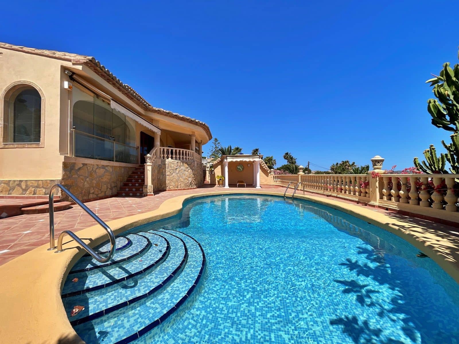 4 bedroom Villa for sale in Teulada with pool garage - € 899,000 (Ref: 9181872)