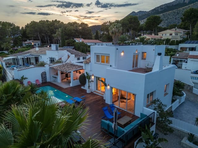 2 bedroom Villa for sale in Altea with pool garage - € 775,000 (Ref: 9311996)