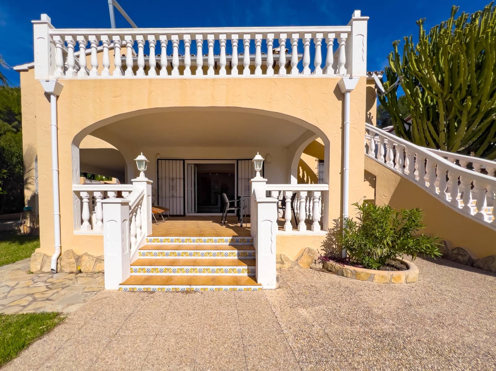 2 bedroom Villa for sale in Moraira with pool garage - € 1,795,000 (Ref: 9473344)