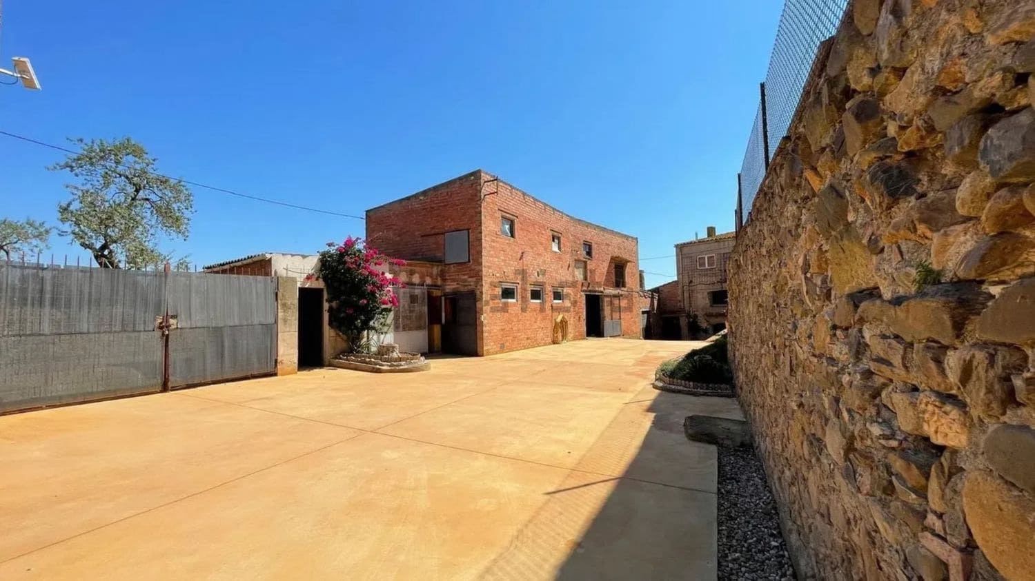 4 bedroom Finca/Country House for sale in Cruilles Monells i Sant Sadurni de I'Heura with garage - € 985,000 (Ref: 10113533)