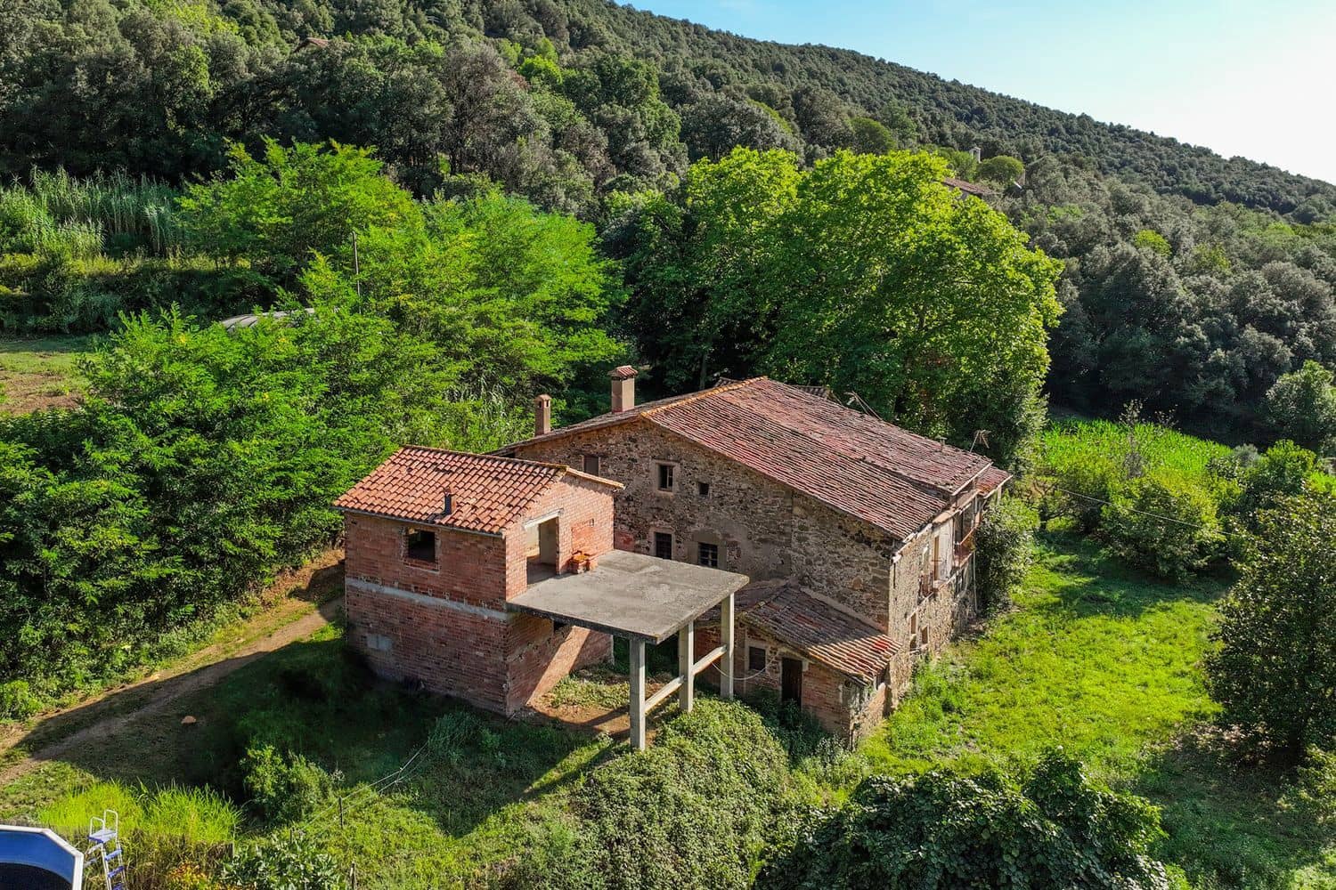 7 chambre Finca/Maison de Campagne à vendre à Santa Pau avec piscine garage - 450 000 € (Ref: 6098502)