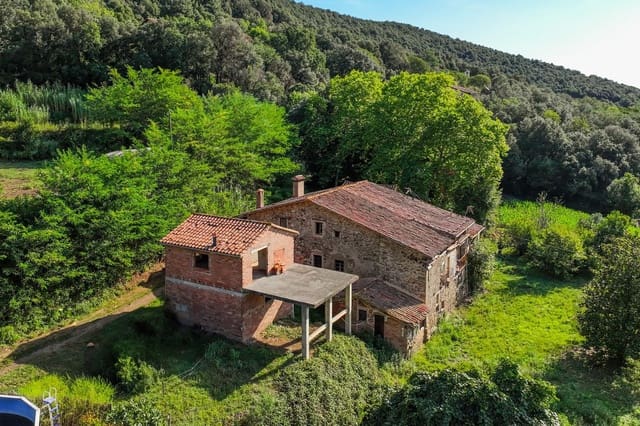 Finca/Casa Rural de 7 habitaciones en Santa Pau en venta con piscina garaje - 450.000 € (Ref: 6098502)
