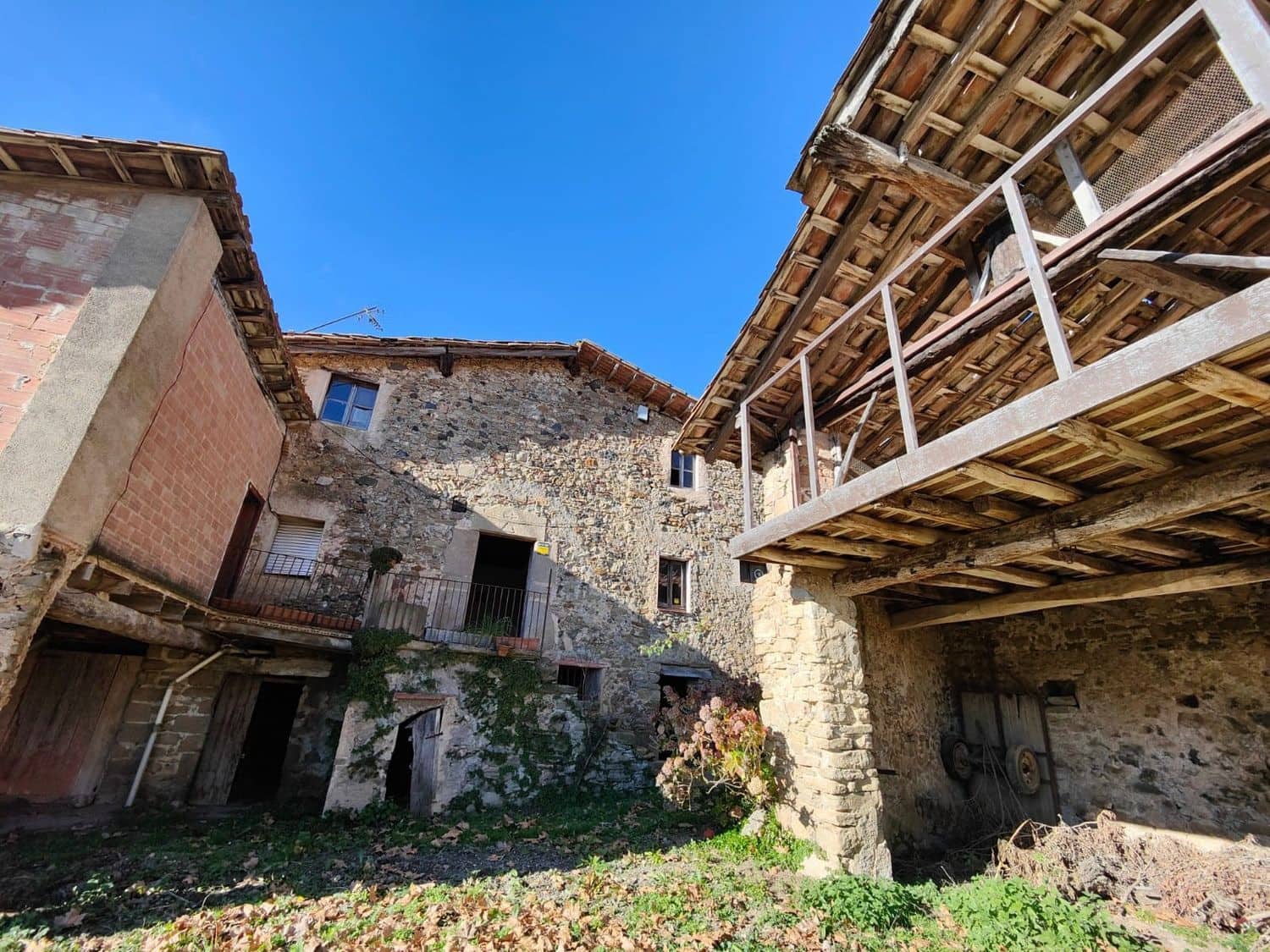 7 chambre Finca/Maison de Campagne à vendre à Santa Pau avec piscine garage - 450 000 € (Ref: 6098502)