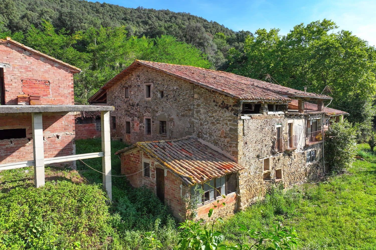 7 chambre Finca/Maison de Campagne à vendre à Santa Pau avec piscine garage - 450 000 € (Ref: 6098502)