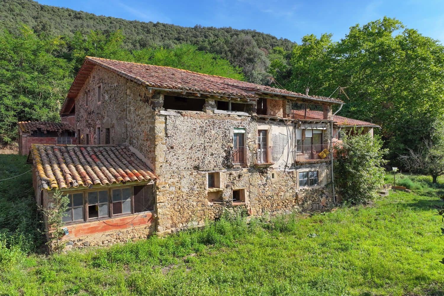 7 chambre Finca/Maison de Campagne à vendre à Santa Pau avec piscine garage - 450 000 € (Ref: 6098502)