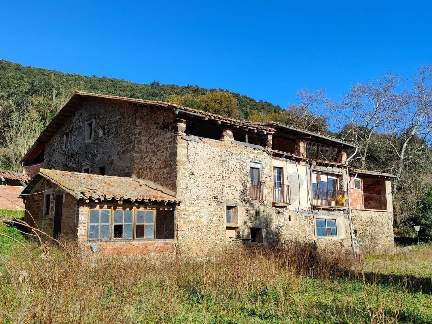 7 chambre Finca/Maison de Campagne à vendre à Santa Pau avec piscine garage - 450 000 € (Ref: 6098502)