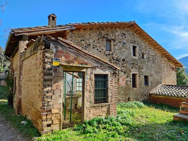 Finca/Casa Rural de 7 habitaciones en Santa Pau en venta con piscina garaje - 450.000 € (Ref: 6098502)