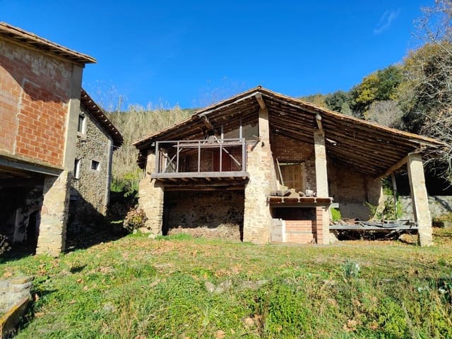 Finca/Casa Rural de 7 habitaciones en Santa Pau en venta con piscina garaje - 450.000 € (Ref: 6098502)