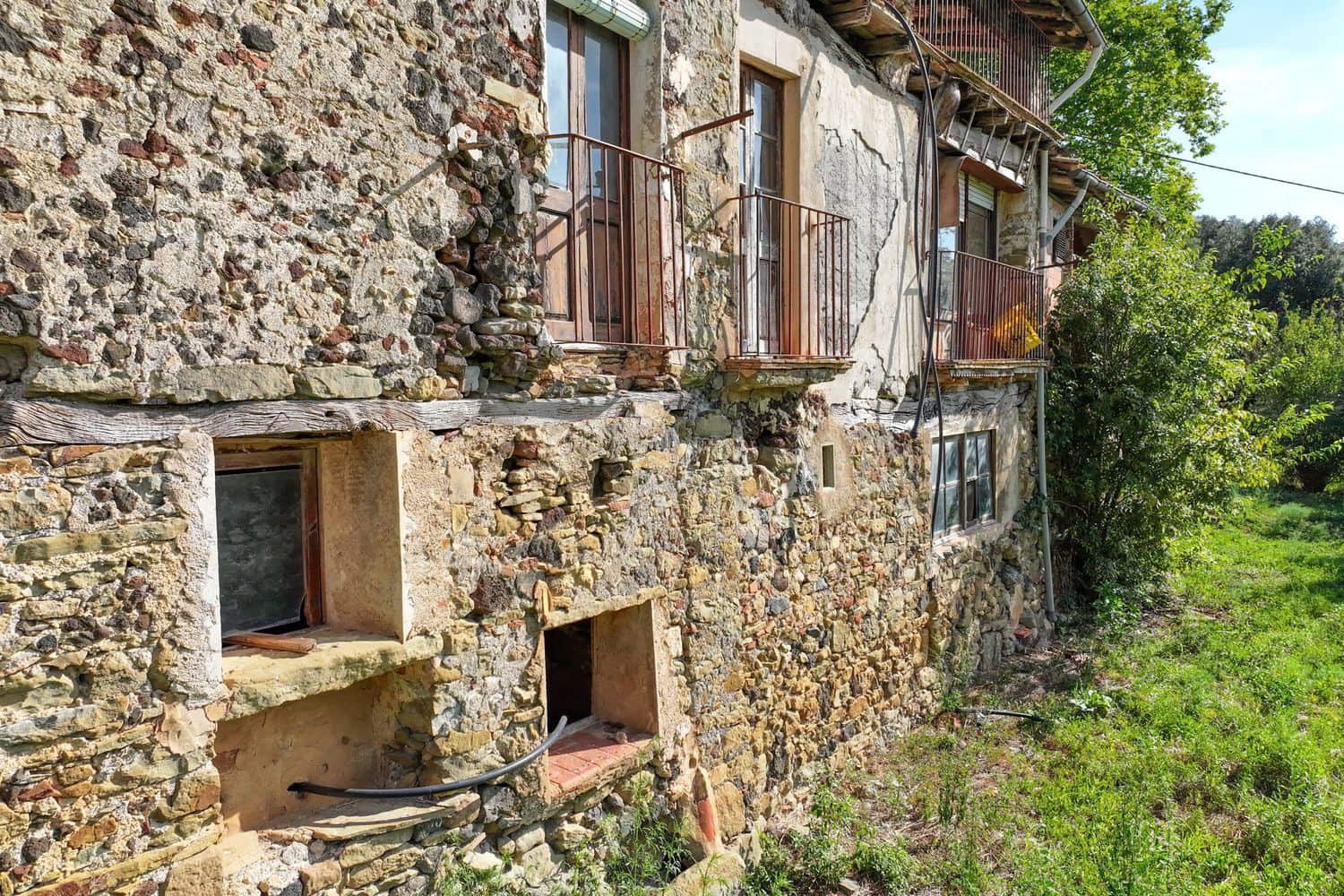 7 chambre Finca/Maison de Campagne à vendre à Santa Pau avec piscine garage - 450 000 € (Ref: 6098502)