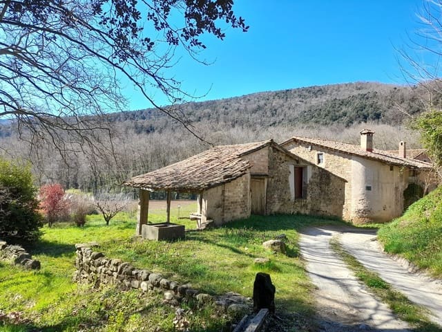 Finca/Casa Rural de 7 habitaciones en Santa Pau en venta con piscina garaje - 450.000 € (Ref: 6098502)