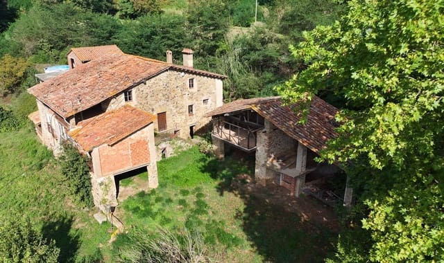 Finca/Casa Rural de 7 habitaciones en Santa Pau en venta con piscina garaje - 450.000 € (Ref: 6098502)