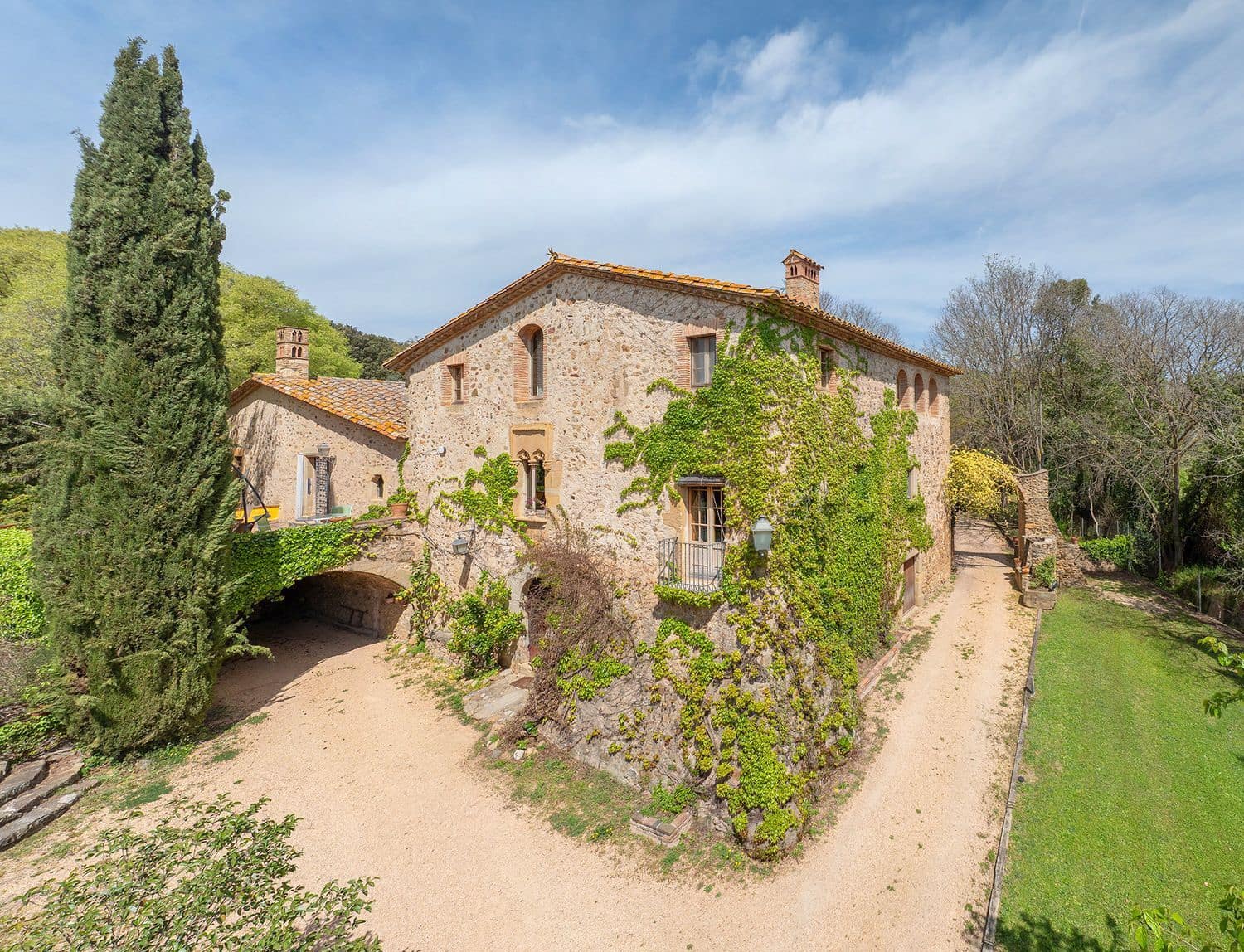 7 bedroom Finca/Country House for sale in Corca with pool garage - € 3,200,000 (Ref: 9981278)