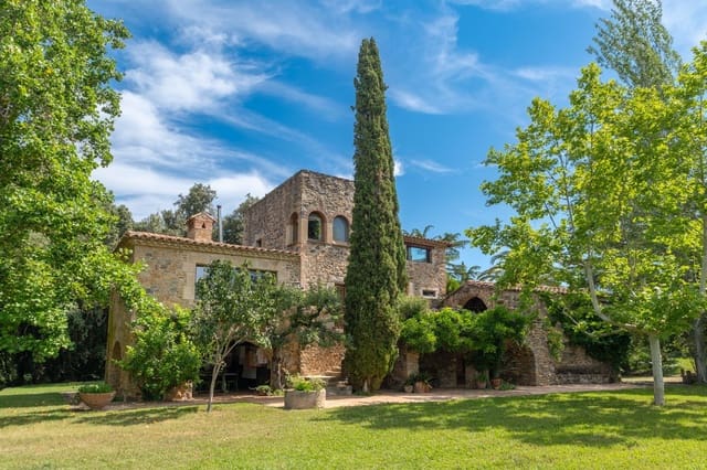 Finca/Casa Rural de 8 habitaciones en Sant Martí de Llémena en venta con garaje - 2.450.000 € (Ref: 9981280)