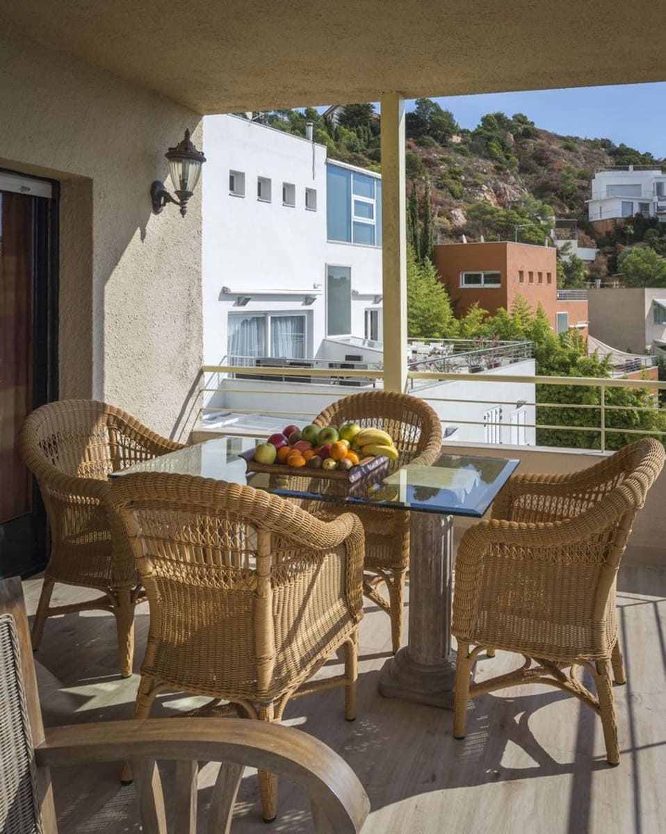5 bedroom Villa for rent in Tamariu with pool garage - € 19,500 (Ref: 9981281)
