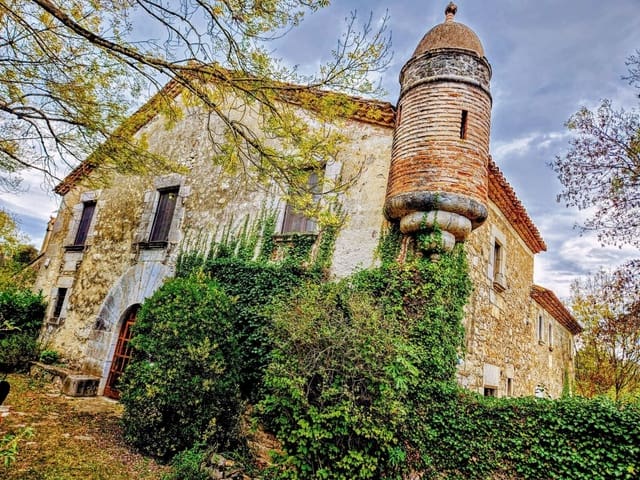 Finca/Casa Rural de 5 habitaciones en Sant Aniol de Finestres en venta con piscina garaje - 1.400.000 € (Ref: 9981284)