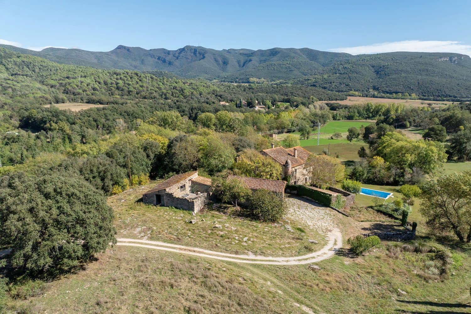 Finca/Casa Rural de 5 habitaciones en Sant Aniol de Finestres en venta con piscina garaje - 1.400.000 € (Ref: 9981284)