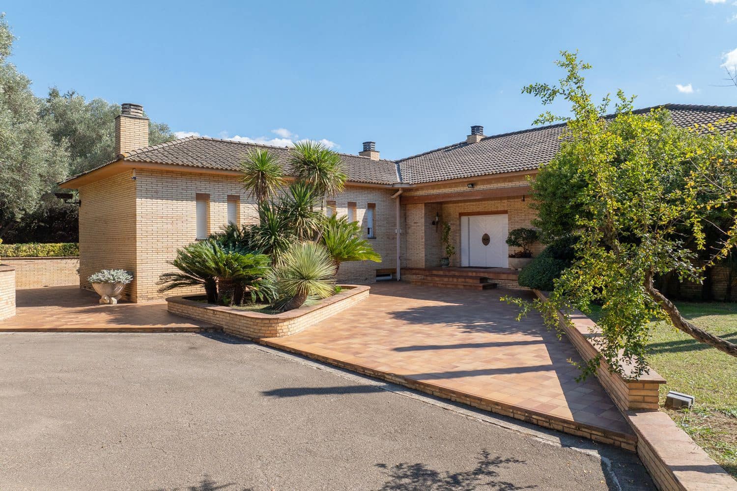 5 bedroom Finca/Country House for sale in Cornella del Terri with garage - € 1,495,000 (Ref: 9981286)