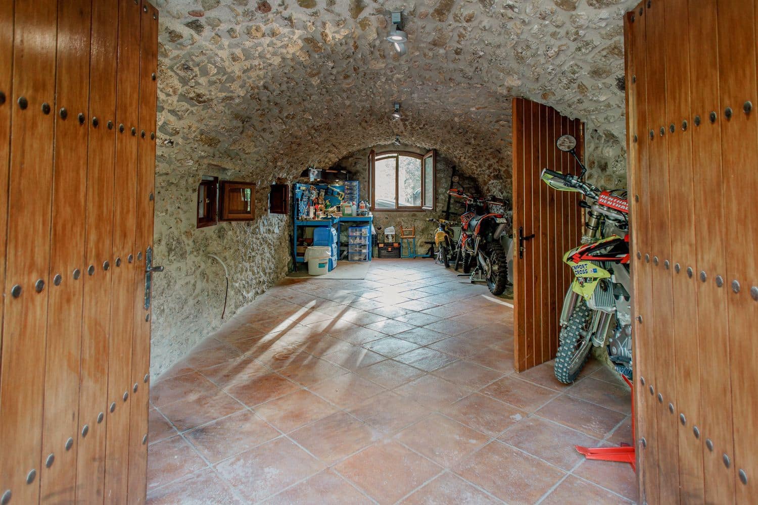 3 chambre Finca/Maison de Campagne à vendre à Llado avec piscine garage - 900 000 € (Ref: 9981295)