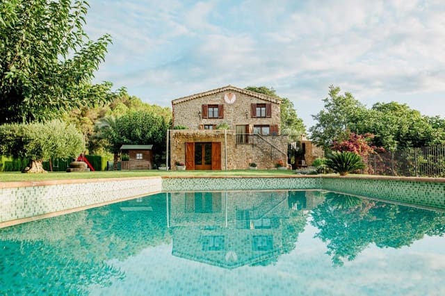 3 chambre Finca/Maison de Campagne à vendre à Lladó avec piscine garage - 900 000 € (Ref: 9981295)