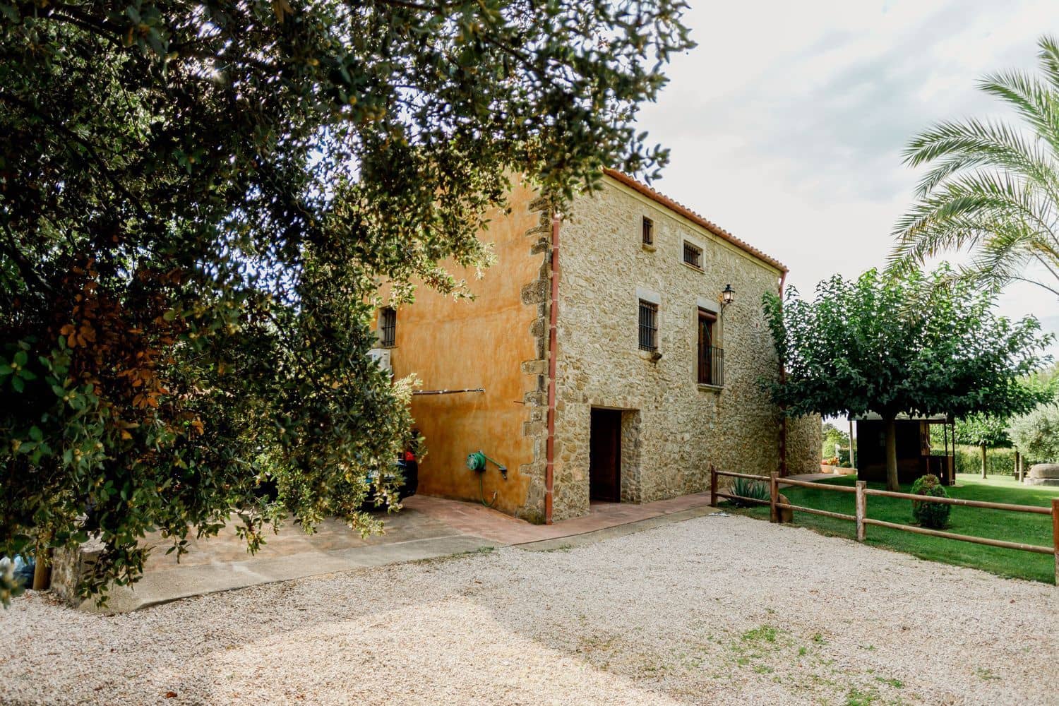 3 chambre Finca/Maison de Campagne à vendre à Llado avec piscine garage - 900 000 € (Ref: 9981295)