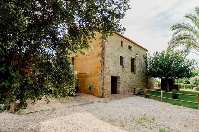 3 chambre Finca/Maison de Campagne à vendre à Lladó avec piscine garage - 900 000 € (Ref: 9981295)